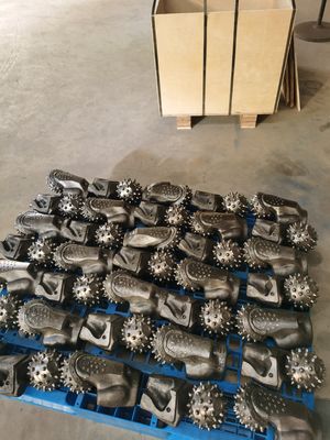 Alat pengeboran kerucut berrol tunggal